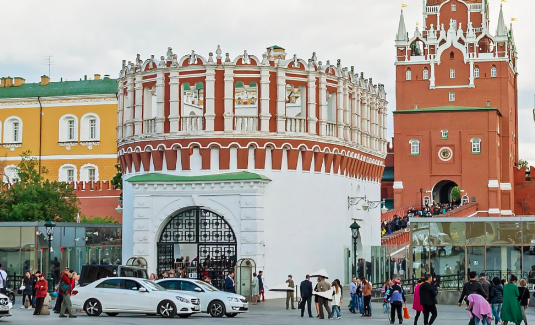 Вход в Кремль через Кутафью башню