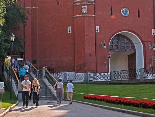 Вход в Кремль через калитку у Боровицких ворот