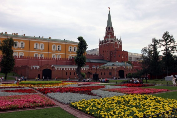 Александровский сад у стен Кремля
