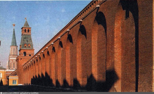 Троицкий мост в Московском Кремле